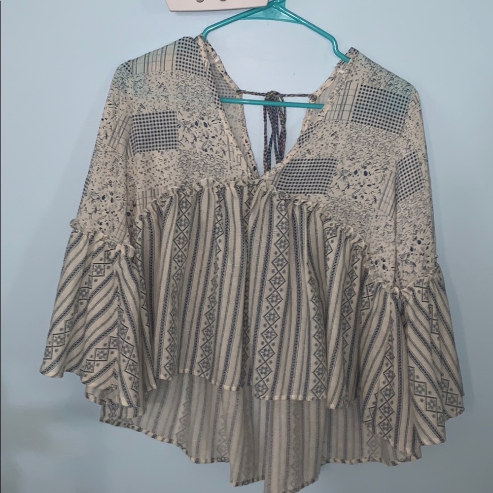 Small long sleeve, flowy v-neck